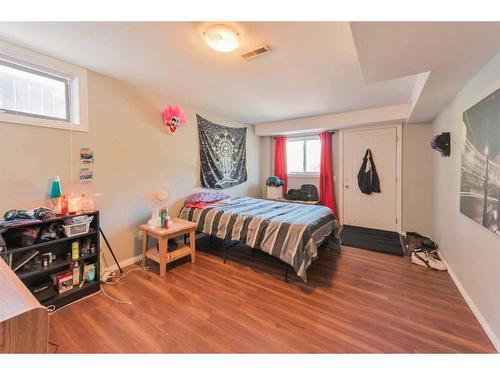 59 Beacham Rise Nw, Calgary, AB - Indoor Photo Showing Bedroom