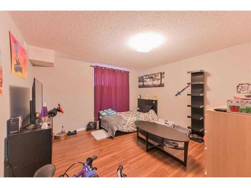 59 Beacham Rise Nw, Calgary, AB - Indoor Photo Showing Bedroom