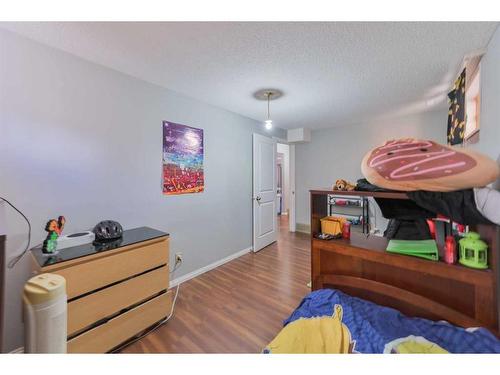 59 Beacham Rise Nw, Calgary, AB - Indoor Photo Showing Bedroom