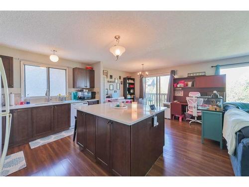 59 Beacham Rise Nw, Calgary, AB - Indoor Photo Showing Kitchen