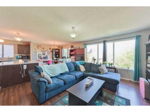 59 Beacham Rise Nw, Calgary, AB - Indoor Photo Showing Living Room