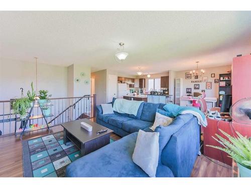 59 Beacham Rise Nw, Calgary, AB - Indoor Photo Showing Living Room