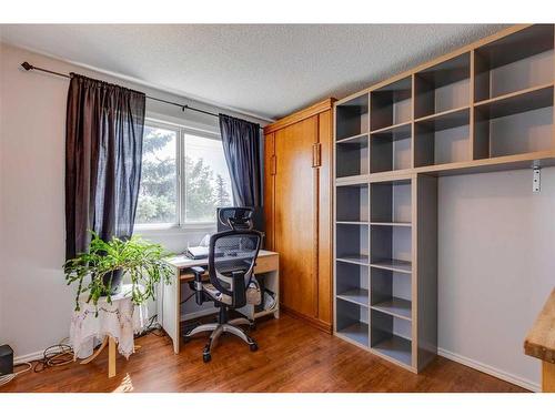 4355 Dovercrest Drive Se, Calgary, AB - Indoor Photo Showing Office