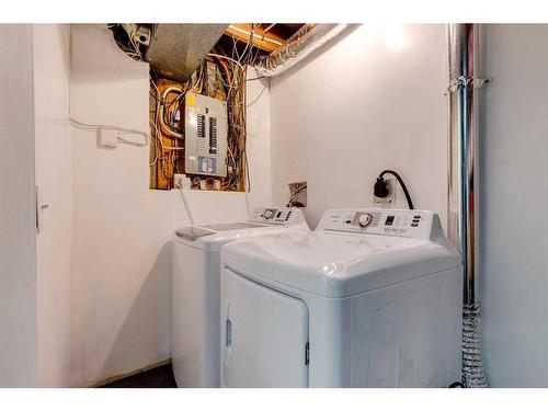 4355 Dovercrest Drive Se, Calgary, AB - Indoor Photo Showing Laundry Room