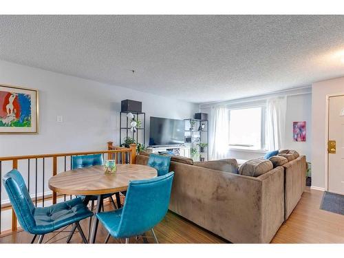 4355 Dovercrest Drive Se, Calgary, AB - Indoor Photo Showing Living Room
