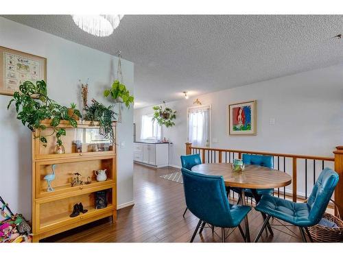 4355 Dovercrest Drive Se, Calgary, AB - Indoor Photo Showing Dining Room