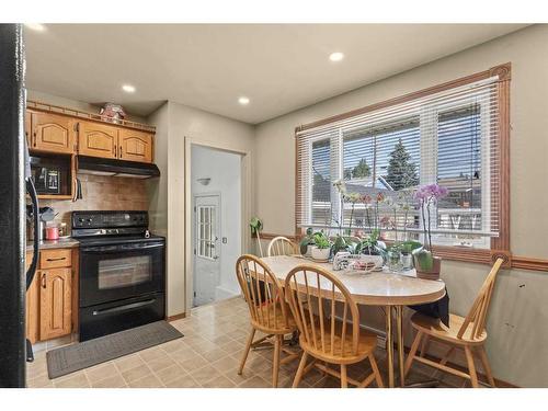 24 Trafford Place Nw, Calgary, AB - Indoor Photo Showing Dining Room