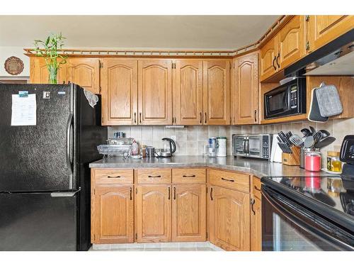 24 Trafford Place Nw, Calgary, AB - Indoor Photo Showing Kitchen