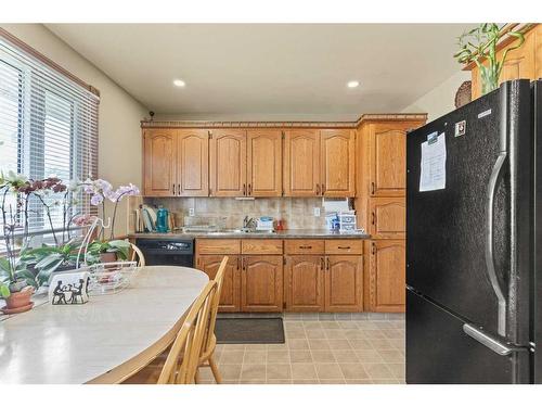 24 Trafford Place Nw, Calgary, AB - Indoor Photo Showing Kitchen