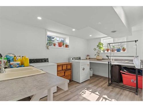 24 Trafford Place Nw, Calgary, AB - Indoor Photo Showing Laundry Room