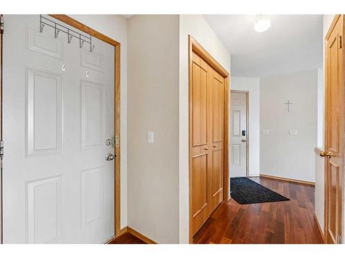 255 Del Ray Road Ne, Calgary, AB - Indoor Photo Showing Other Room
