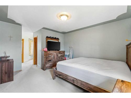 255 Del Ray Road Ne, Calgary, AB - Indoor Photo Showing Bedroom