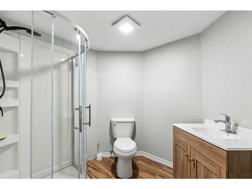 255 Del Ray Road Ne, Calgary, AB - Indoor Photo Showing Bathroom
