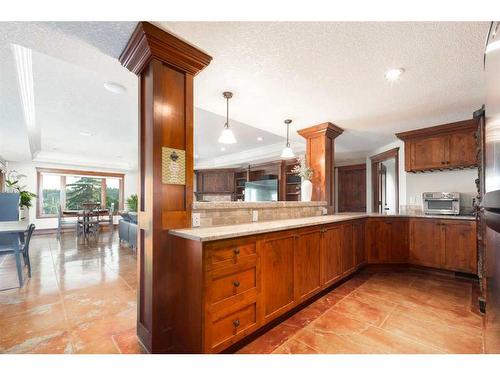 10-154029 264 Street West, Rural Foothills County, AB - Indoor Photo Showing Kitchen