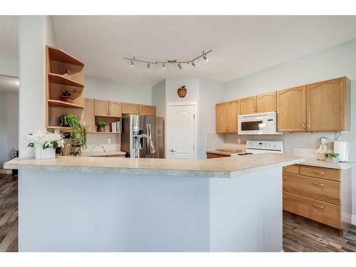 358 Sagewood Gardens Sw, Airdrie, AB - Indoor Photo Showing Kitchen