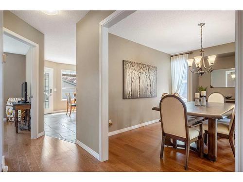 16 Somerside Common Sw, Calgary, AB - Indoor Photo Showing Dining Room
