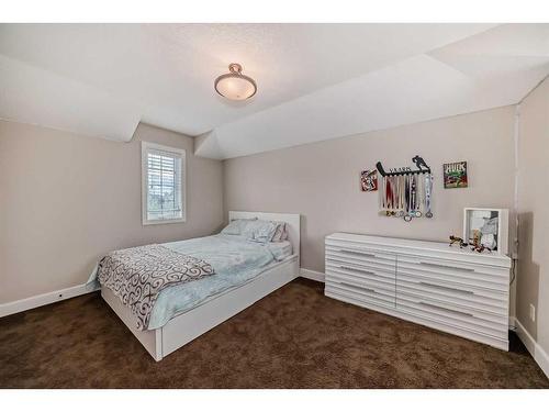 30 Silverado Ranch Way Sw, Calgary, AB - Indoor Photo Showing Bedroom