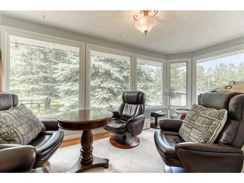 243083 16 Street East, Rural Foothills County, AB - Indoor Photo Showing Living Room