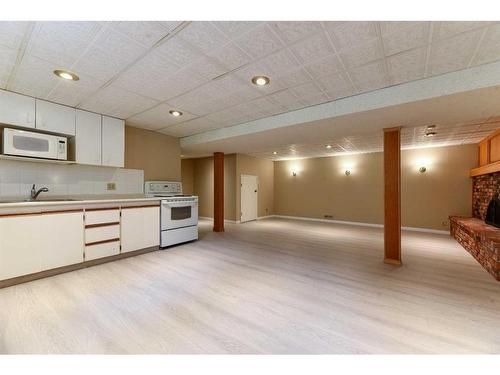 243083 16 Street East, Rural Foothills County, AB - Indoor Photo Showing Kitchen