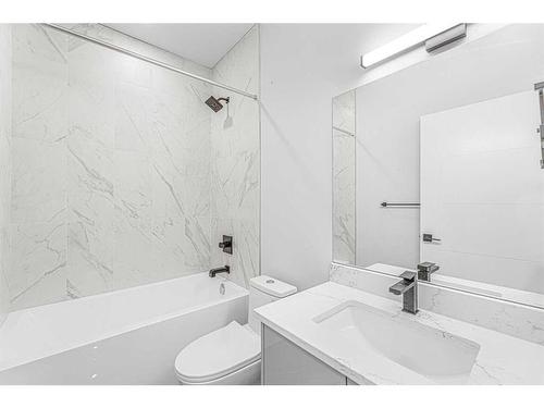 303 Muirfield Crescent, Lyalta, AB - Indoor Photo Showing Bathroom