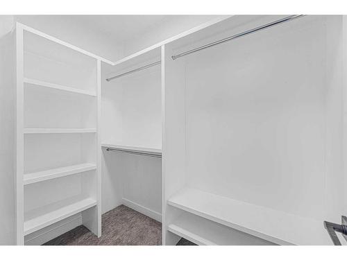 303 Muirfield Crescent, Lyalta, AB - Indoor With Storage