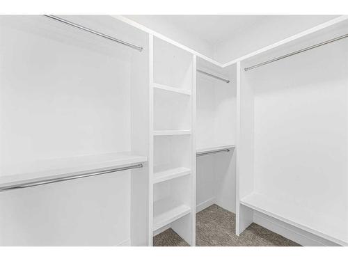 303 Muirfield Crescent, Lyalta, AB - Indoor With Storage