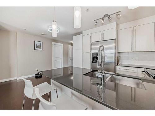 3309-11 Mahogany Row Se, Calgary, AB - Indoor Photo Showing Kitchen With Upgraded Kitchen