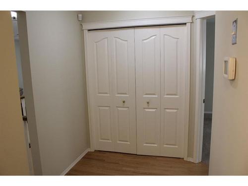 501 Shawinigan Drive Sw, Calgary, AB - Indoor Photo Showing Other Room