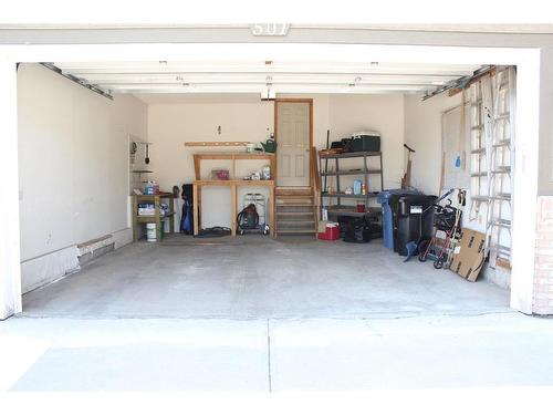 501 Shawinigan Drive Sw, Calgary, AB - Indoor Photo Showing Garage