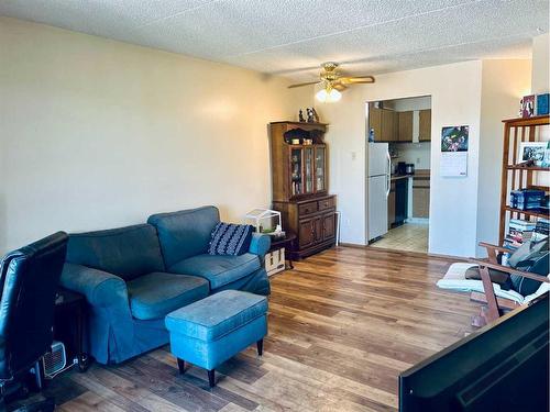 806-5204 Dalton Drive Nw, Calgary, AB - Indoor Photo Showing Living Room