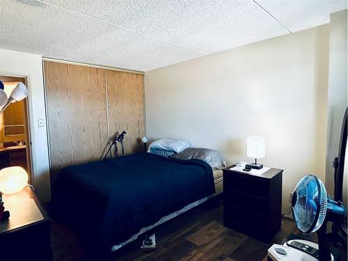 806-5204 Dalton Drive Nw, Calgary, AB - Indoor Photo Showing Bedroom