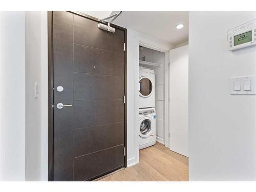 1607-930 6 Avenue Sw, Calgary, AB - Indoor Photo Showing Laundry Room