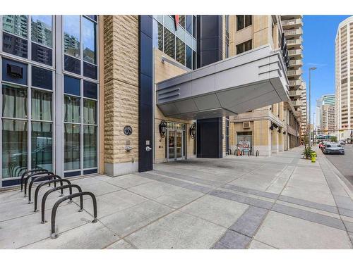 1607-930 6 Avenue Sw, Calgary, AB - Outdoor With Facade