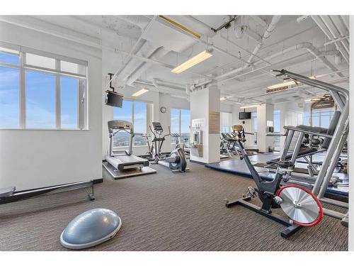 1607-930 6 Avenue Sw, Calgary, AB - Indoor Photo Showing Gym Room