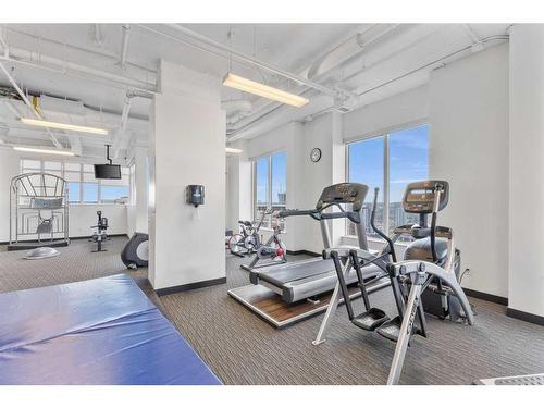 1607-930 6 Avenue Sw, Calgary, AB - Indoor Photo Showing Gym Room