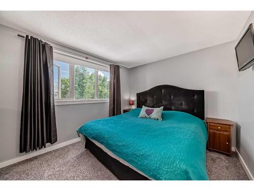 3114 51 Street Sw, Calgary, AB - Indoor Photo Showing Bedroom