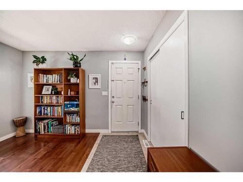 3114 51 Street Sw, Calgary, AB - Indoor Photo Showing Other Room