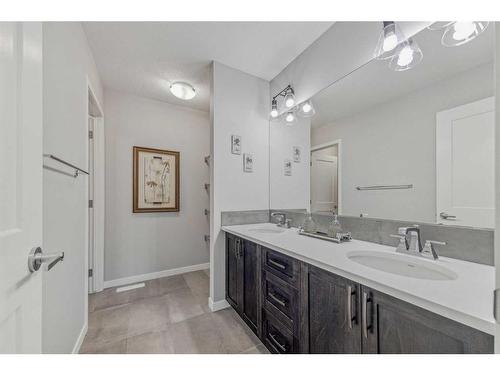 41 Howse Mount Ne, Calgary, AB - Indoor Photo Showing Bathroom