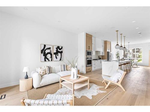 1820 19 Avenue Nw, Calgary, AB - Indoor Photo Showing Living Room