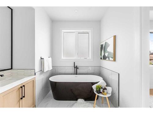 1820 19 Avenue Nw, Calgary, AB - Indoor Photo Showing Bathroom