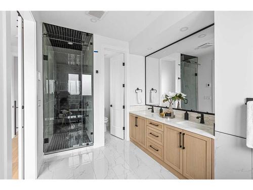 1820 19 Avenue Nw, Calgary, AB - Indoor Photo Showing Bathroom