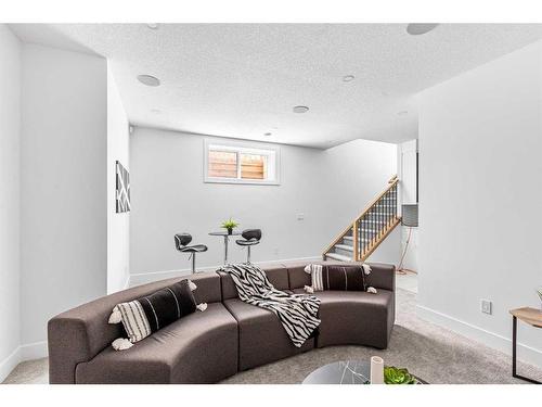 1820 19 Avenue Nw, Calgary, AB - Indoor