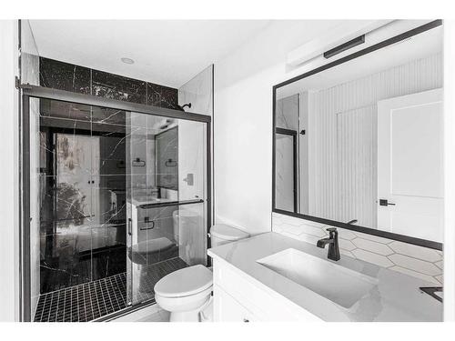 1820 19 Avenue Nw, Calgary, AB - Indoor Photo Showing Bathroom