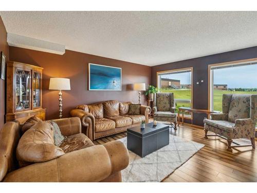 151 Harvest Park Terrace Ne, Calgary, AB - Indoor Photo Showing Living Room