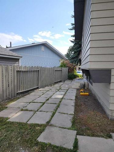 167 Whitman Place Ne, Calgary, AB - Outdoor