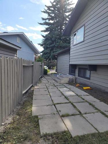 167 Whitman Place Ne, Calgary, AB - Outdoor