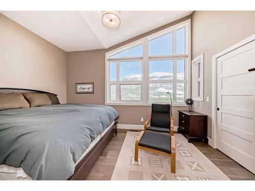 213 Riva Heights, Canmore, AB - Indoor Photo Showing Bedroom