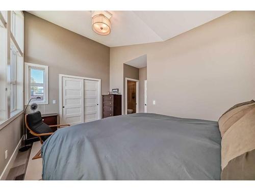 213 Riva Heights, Canmore, AB - Indoor Photo Showing Bedroom