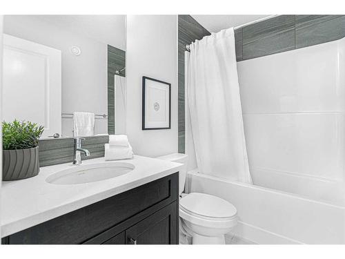 43 Herron Rise Ne, Calgary, AB - Indoor Photo Showing Bathroom