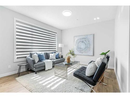 43 Herron Rise Ne, Calgary, AB - Indoor Photo Showing Living Room